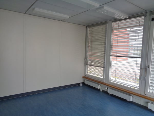 Surface d’environ 9 m1 à côté de la gare CFF. 7