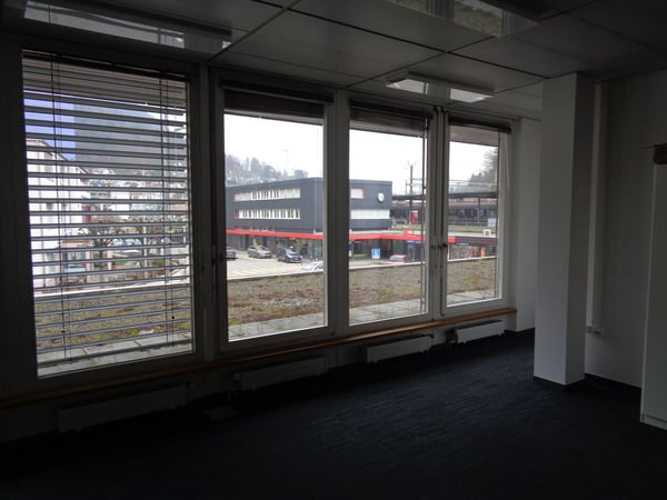 Surface d’environ 9 m1 à côté de la gare CFF. 4