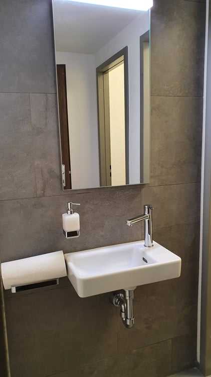 Surface d’environ 9 m1 à côté de la gare CFF. 9