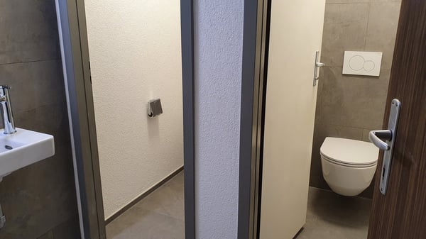 Surface d’environ 9 m1 à côté de la gare CFF. 12