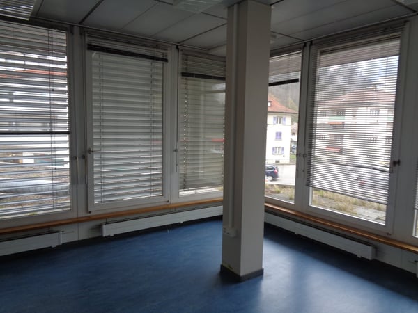 Surface d’environ 9 m1 à côté de la gare CFF. 6