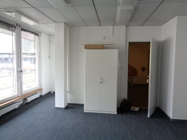 Surface d’environ 9 m1 à côté de la gare CFF. 5