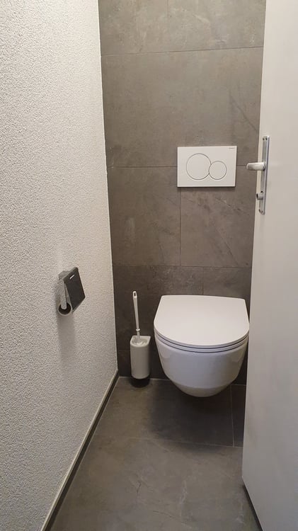 Surface d’environ 9 m1 à côté de la gare CFF. 11