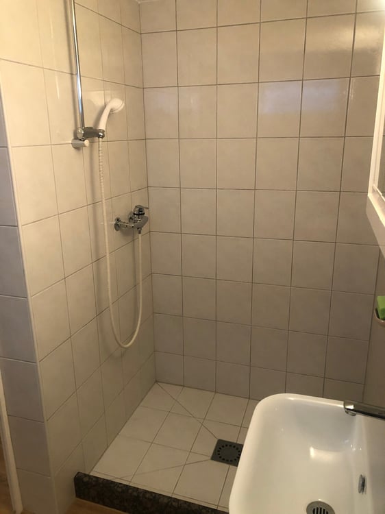 Local-bureau situé au sous-sol d’une petite maison individuelle. 5