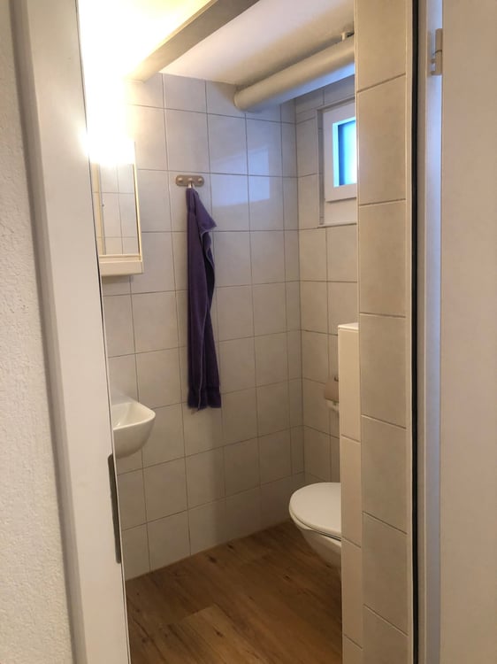 Local-bureau situé au sous-sol d’une petite maison individuelle. 4