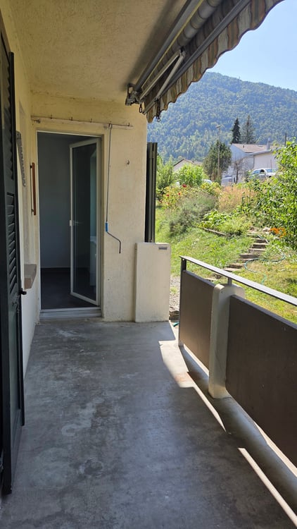 Appartement situé dans un petit immeuble de 3 étages. 9
