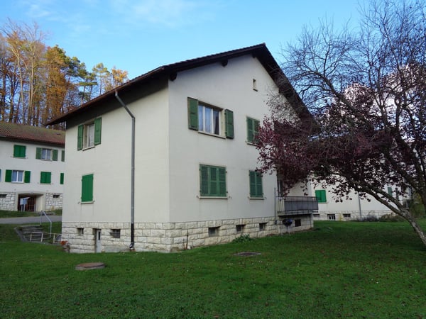Appartement situé dans un petit immeuble de 2 logements. 10
