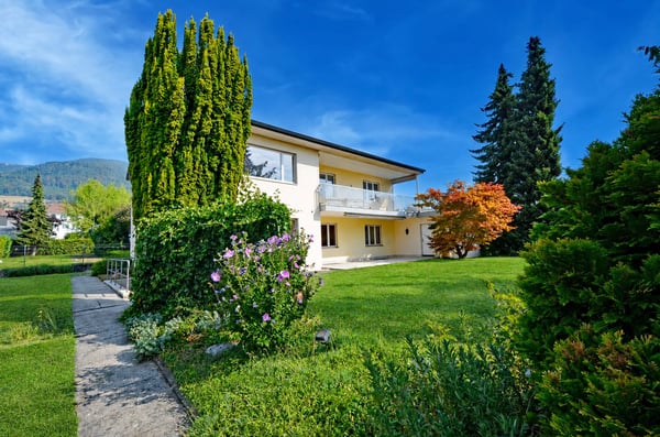 Haus mit zwei Wohneinheiten an zentraler Lage 1