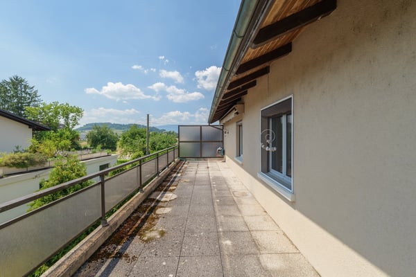 Charmantes 5-Zimmer-Einfamilienhaus in Studen – sofort verfügbar 24