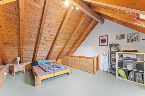 4.5-Zimmer-Maisonette mit Cheminée, Galerie und Weitsicht ins Grüne 12