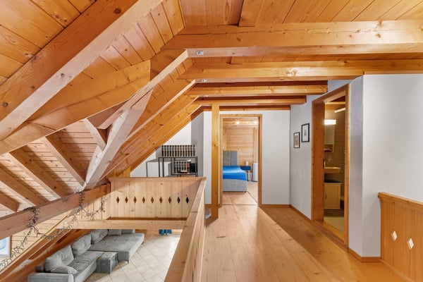 4.5-Zimmer-Maisonette mit Cheminée, Galerie und Weitsicht ins Grüne 8