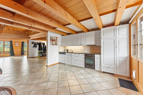 4.5-Zimmer-Maisonette mit Cheminée, Galerie und Weitsicht ins Grüne 4