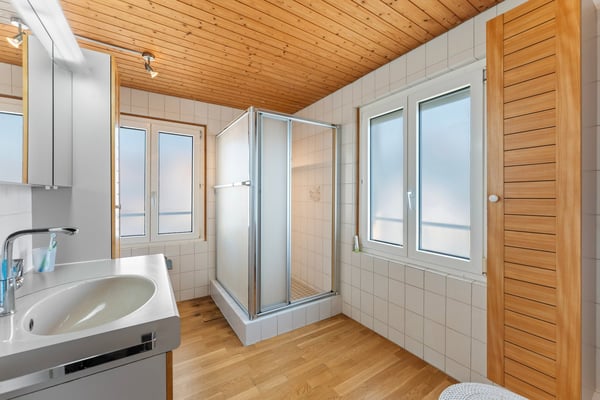 Freistehendes 7½-Zimmer-Einfamilienhaus mit viel Platz im Dorfkern von Busswil 9