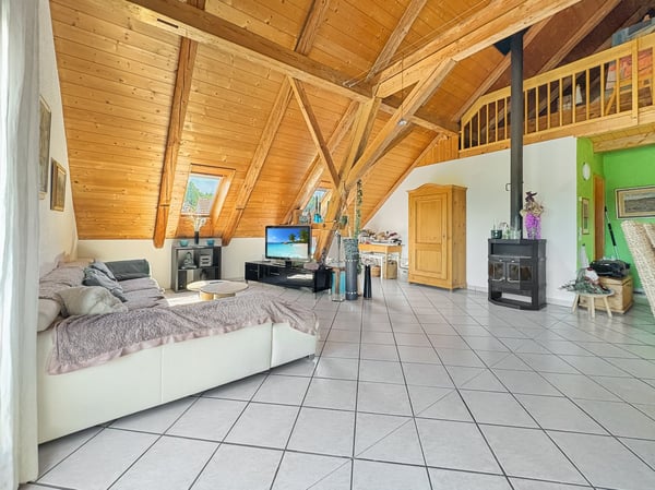 Charmante 3.5-Zimmer-Wohnung mit Charakter in Arch 7