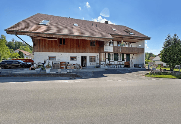 Charmante 3.5-Zimmer-Wohnung mit Charakter in Arch 12