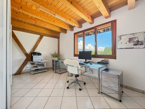 Charmante 3.5-Zimmer-Wohnung mit Charakter in Arch 5
