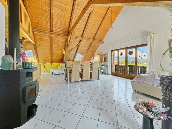 Charmante 3.5-Zimmer-Wohnung mit Charakter in Arch 8