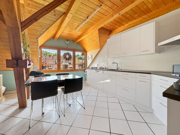 Charmante 3.5-Zimmer-Wohnung mit Charakter in Arch 9