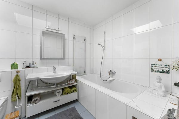 Attika mit 93 m² Terrasse an der Zihl | Attique avec terrasse de 93 m² 17
