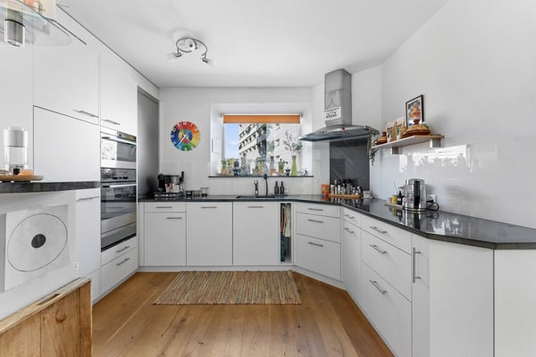 Attika mit 93 m² Terrasse an der Zihl | Attique avec terrasse de 93 m² 7