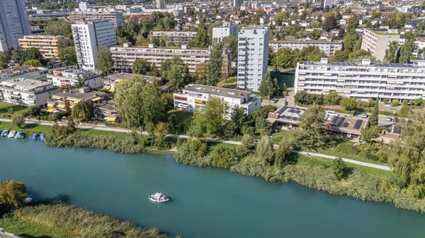 Attika mit 93 m² Terrasse an der Zihl | Attique avec terrasse de 93 m² 25