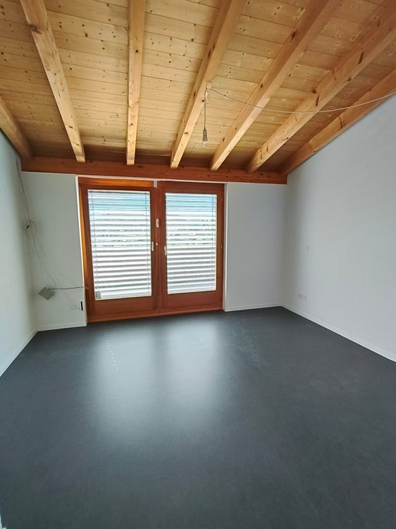 Einmalige Gelegenheit - Geräumige 7.5-Zimmer-Attikawohnung mit Panoramablick in Spiez 9