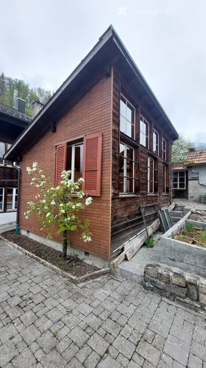 Charmantes Wohnhaus mit 2 Wohneinheiten in idyllischer Lage in Brienz BE 2