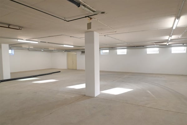 Lager - Magazin - Aufenthaltsraum - nähe Autobahnausfahrt 2