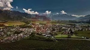 Luxurious 3-Bedroom Apartment in Scenic Vouvry, Suisse 4