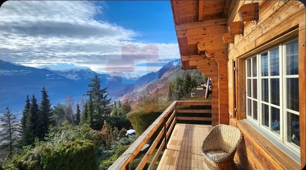 Magnifique chalet en madrier avec vue panoramique sur le Valais 1