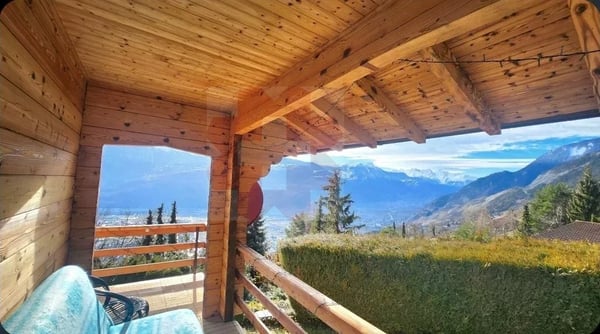 Magnifique chalet en madrier avec vue panoramique sur le Valais 8