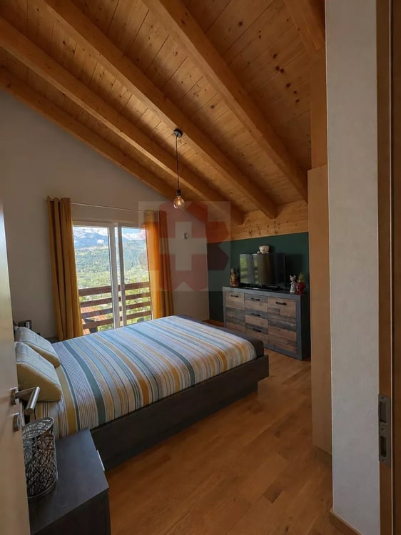 Loye chalet 5.5 pièces 8