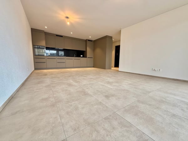 2.5 Zimmer 2 OG Wohnung mit 25 m Loggia 1