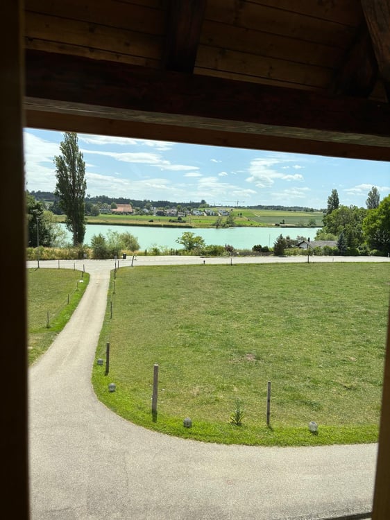 Charmante Dachwohnung mit Seesicht 2