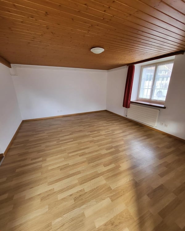 2.5 Zi EG Wohnung mit Sitzplatz zu vermieten 2