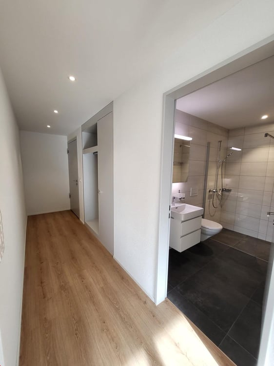 Moderne 2.5-Zimmer-Wohnung mit Balkon in Oensingen 4
