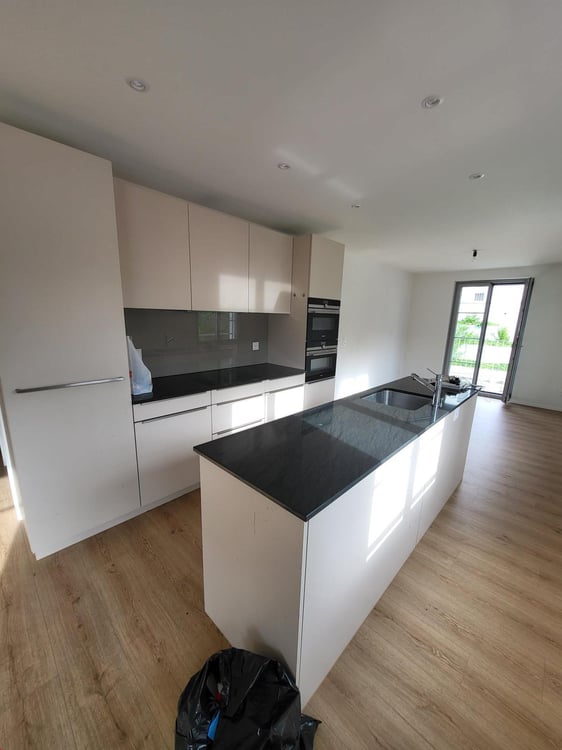 Moderne 2.5-Zimmer-Wohnung mit Balkon in Oensingen 2