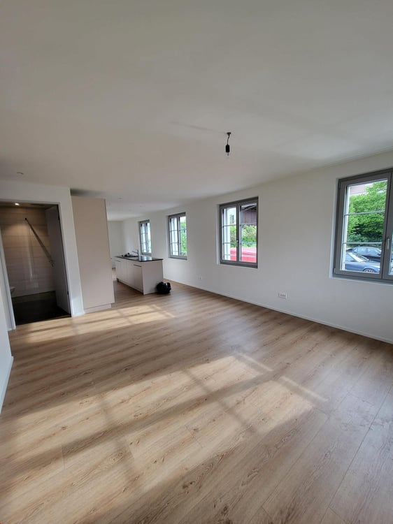 Moderne 2.5-Zimmer-Wohnung mit Balkon in Oensingen 3