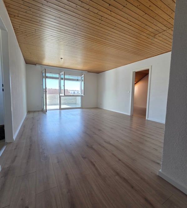 Charmante 3.5-Zimmer-Dachwohnung mit Terrasse in Oftringen 2