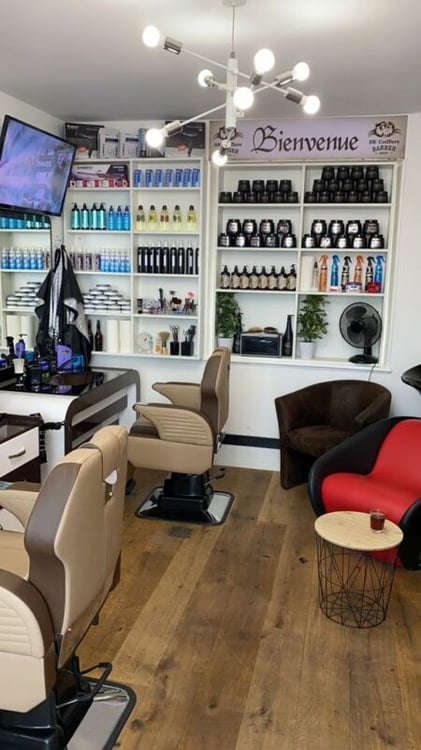 Salon de barbershop entièrement équipé à Fribourg 2