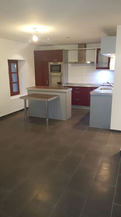 Immeuble de rendement entièrement loué 4