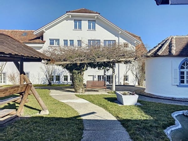 Appartement rénové de 3.5 pièces au 3e étage avec jardin commun 11