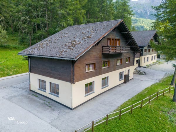 Immeuble de groupe avec un beau potentiel 13