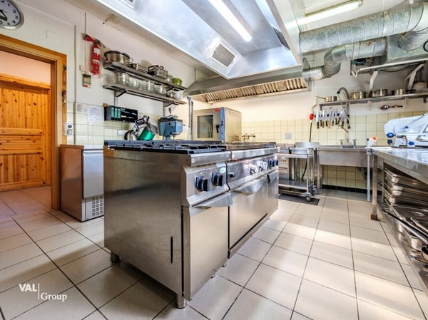 Immeuble de groupe avec un beau potentiel 11