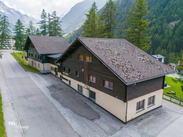 Immeuble de groupe avec un beau potentiel 1