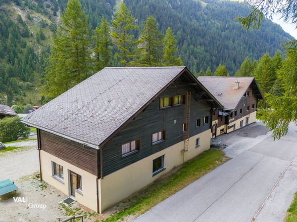 Immeuble de groupe avec un beau potentiel 12