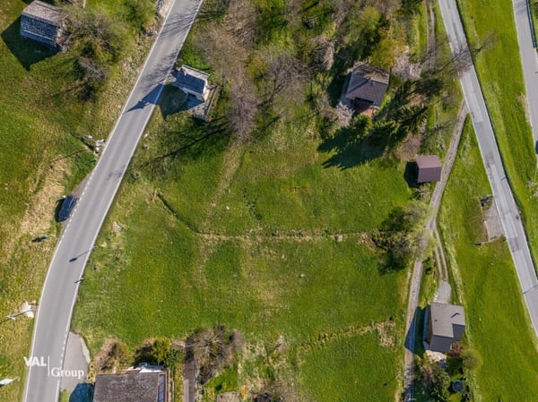 Superbe parcelle constructible à l'entrée de Grimentz, emplacement stratégique et potentiel exceptionnel 1