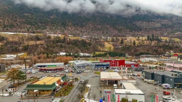 Grosszügige Gewerbehalle zur vielfältigen gewerblichen Nutzung an bester Lage 12