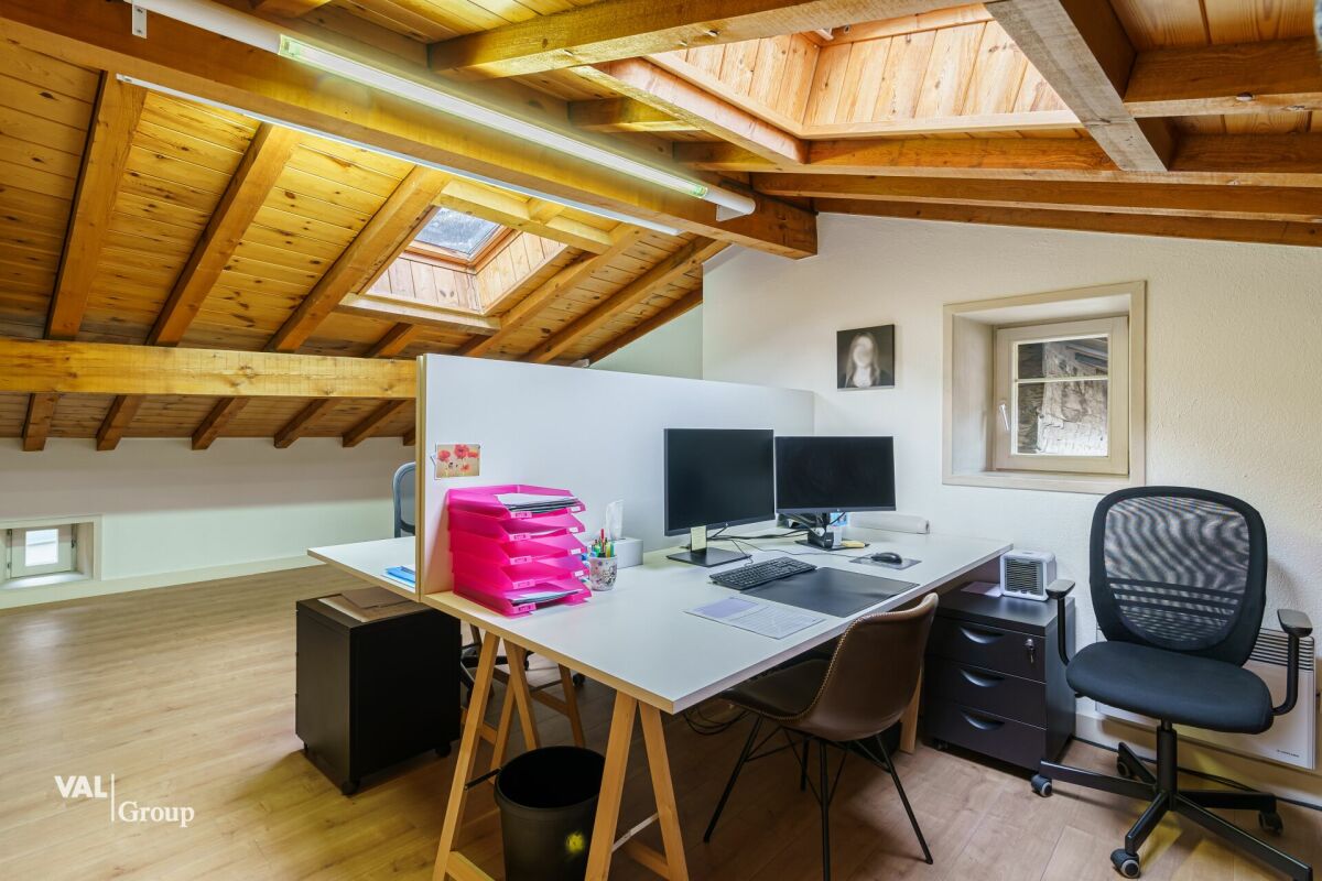 Casa multifamiliare ristrutturata con molte possibilità di utilizzo e fascino storico in posizione ideale