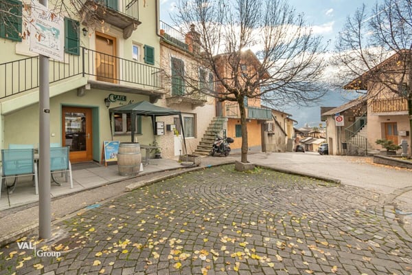 Charmant et chaleureux café bar restaurant à Borzuat 9